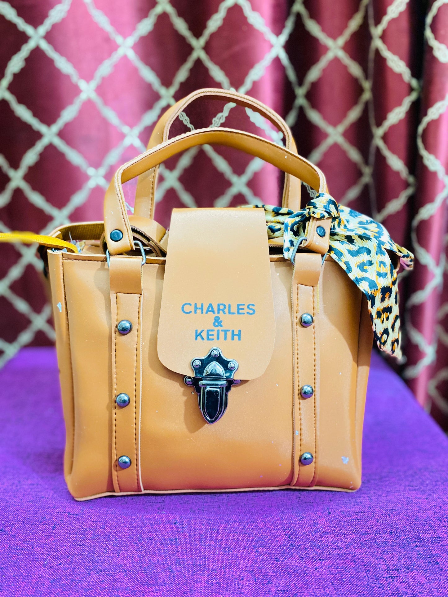 Trendy Crossbody Bag for Girls – Small & Lightweight Design, Stylish Leather Look for Daily Use"
