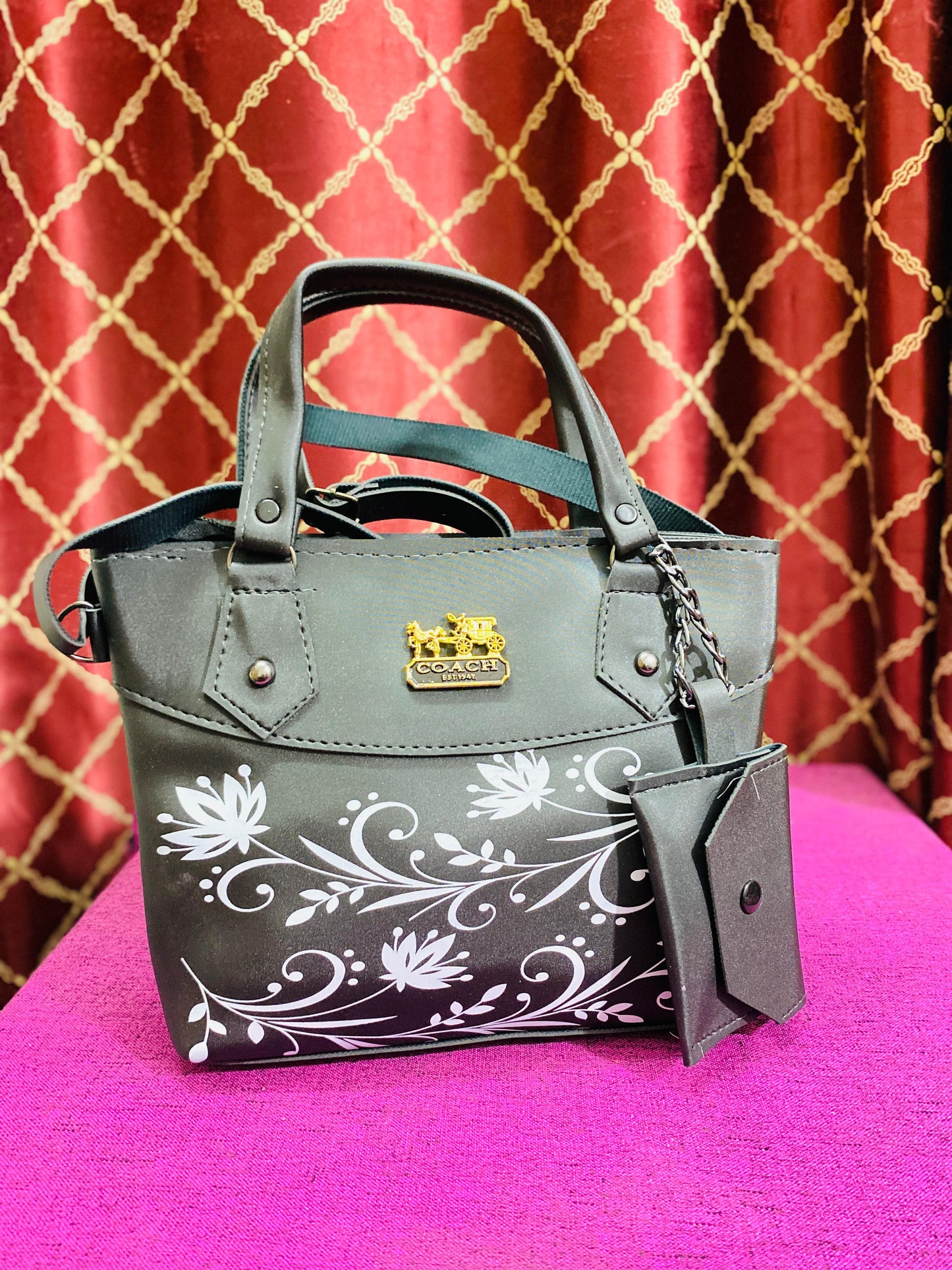 Trendy Crossbody Bag for Girls – Small & Lightweight Design, Stylish Leather Look for Daily Use"