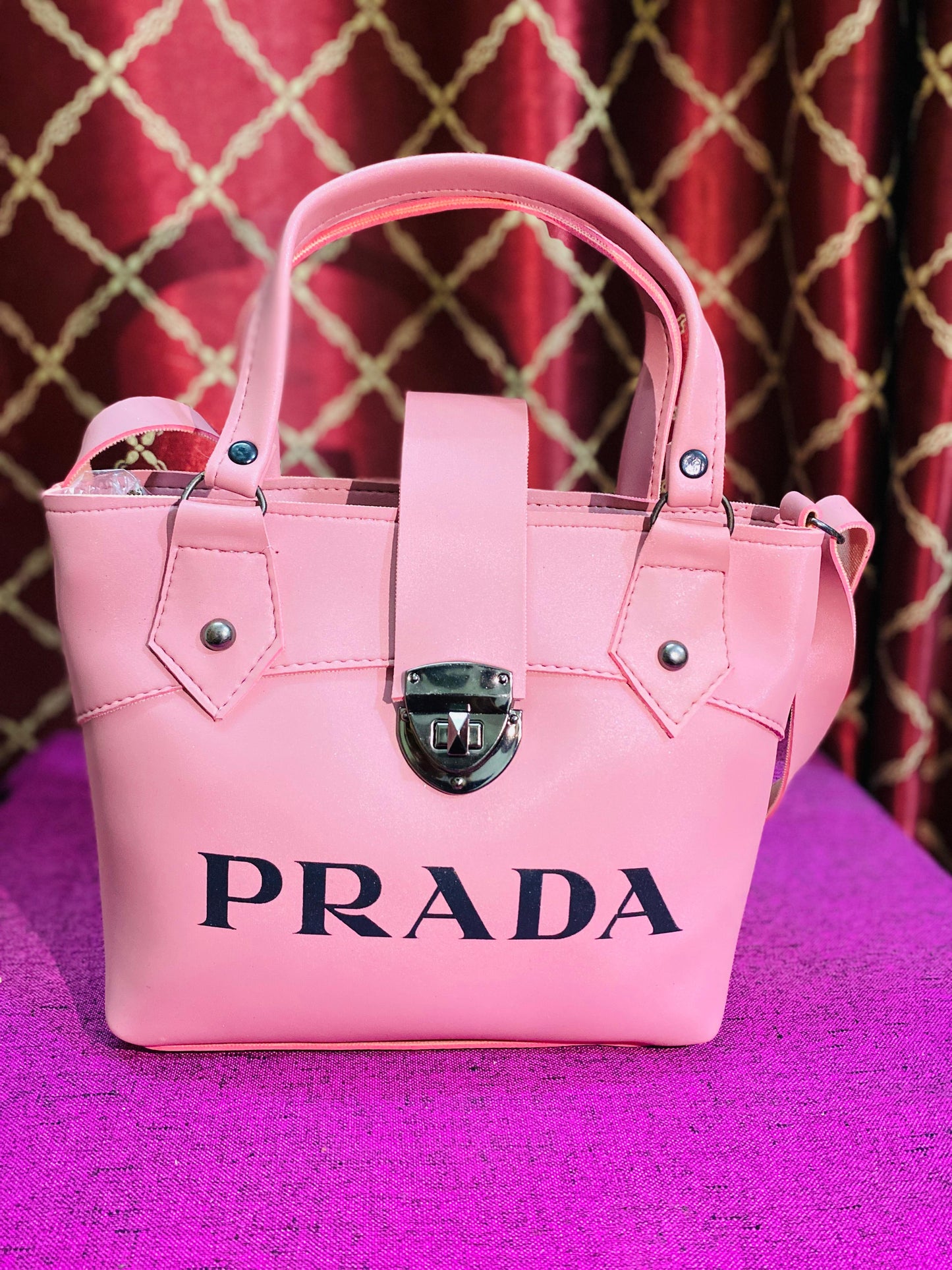 Trendy Crossbody Bag for Girls – Small & Lightweight Design, Stylish Leather Look for Daily Use"