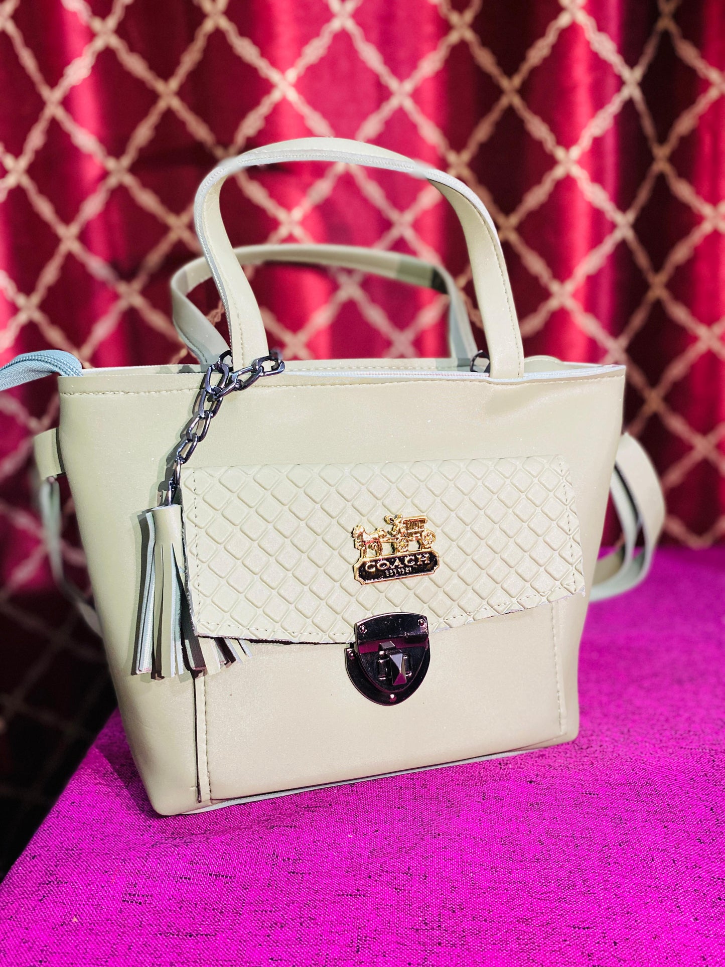 Trendy Crossbody Bag for Girls – Small & Lightweight Design, Stylish Leather Look for Daily Use"