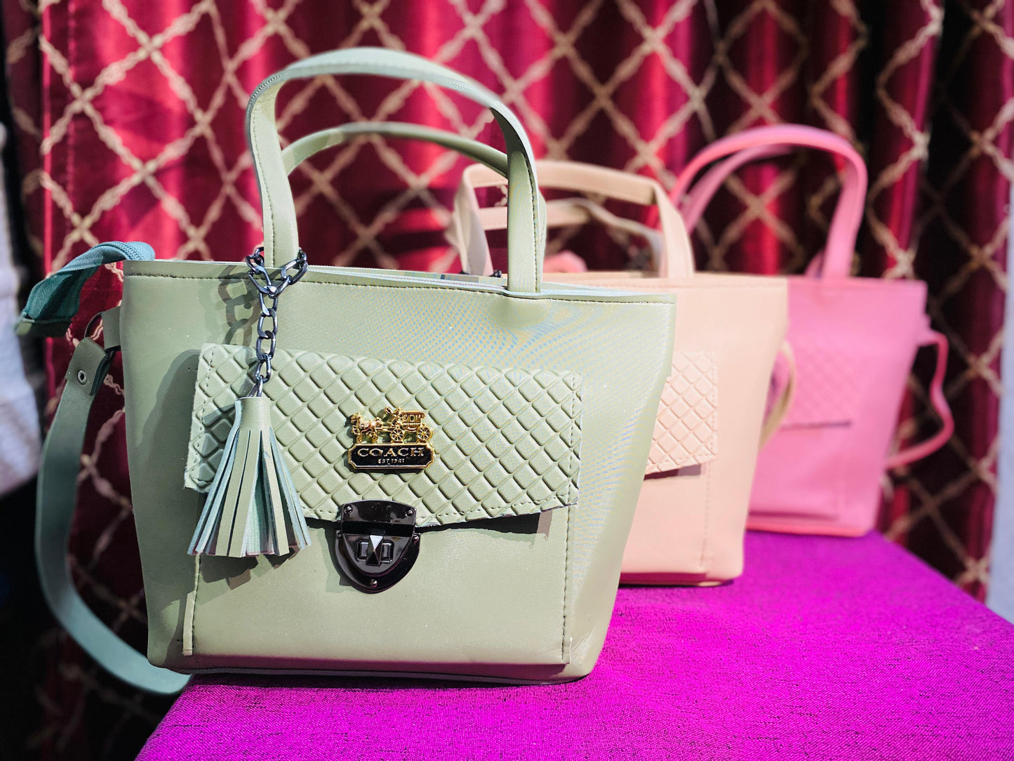 Trendy Crossbody Bag for Girls – Small & Lightweight Design, Stylish Leather Look for Daily Use"