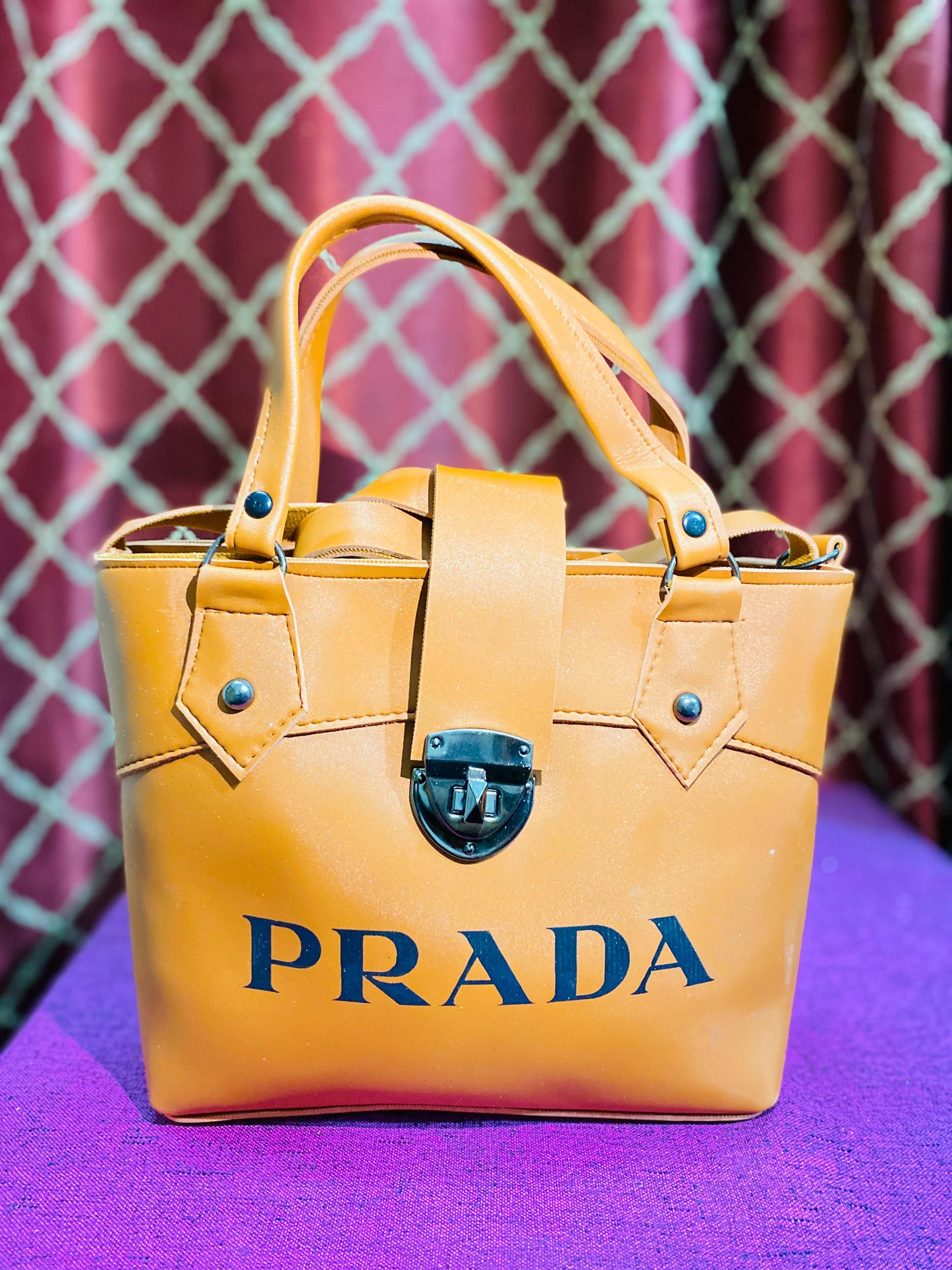 Trendy Crossbody Bag for Girls – Small & Lightweight Design, Stylish Leather Look for Daily Use"